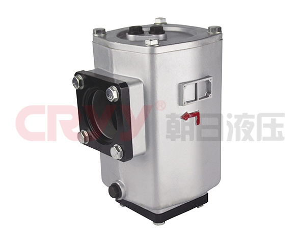 ISV系列管路吸油過(guò)濾器系由鋁合金外殼、濾芯、旁通閥及目測(cè)發(fā)訊器和電發(fā)訊器構(gòu)成的輕質(zhì)而堅(jiān)固的帶外殼吸油過(guò)濾器，應(yīng)豎直安裝在油箱外的管路上，不影響管路的布置，油箱…